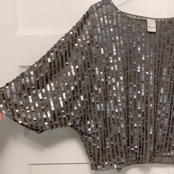 Vila Denmark - silver/gray sequin top - Picture 3 of 16